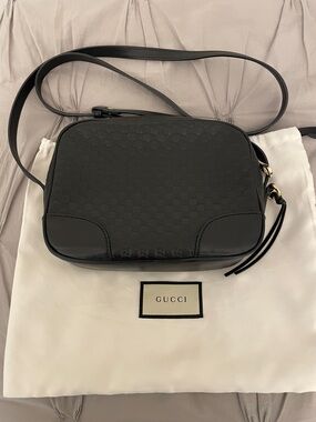 Authentic Gucci Black Embossed Signature Crossbody microguccissmia Bree